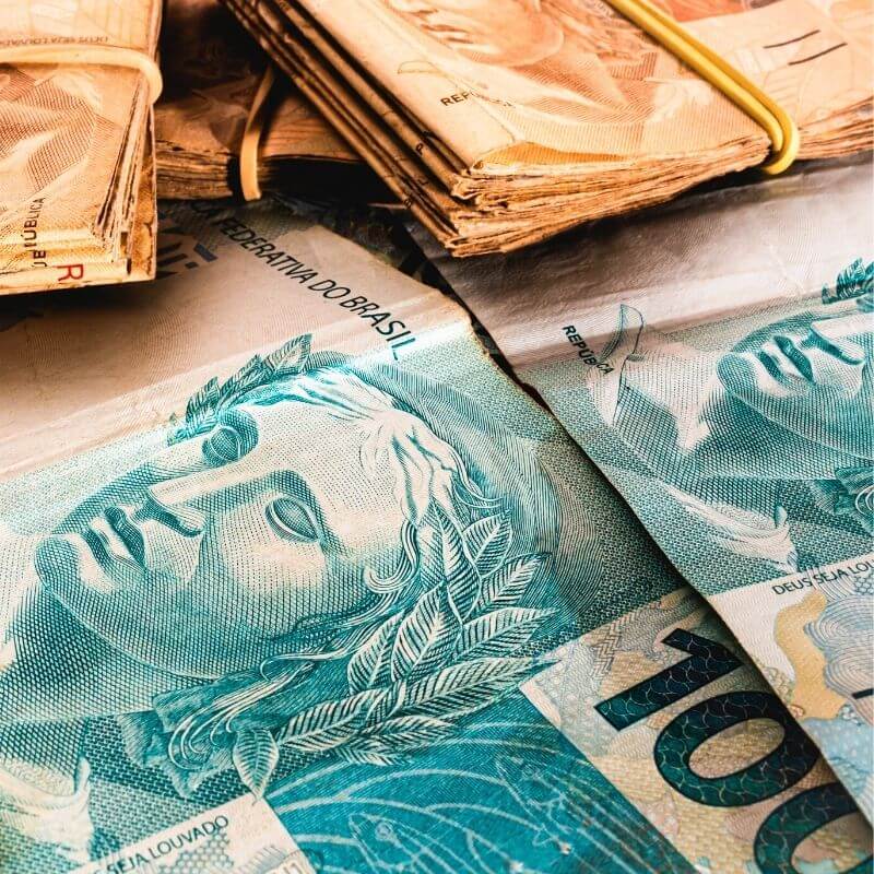 múltiplas notas de R$100 e R$50